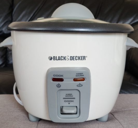 Small simple rice cooker