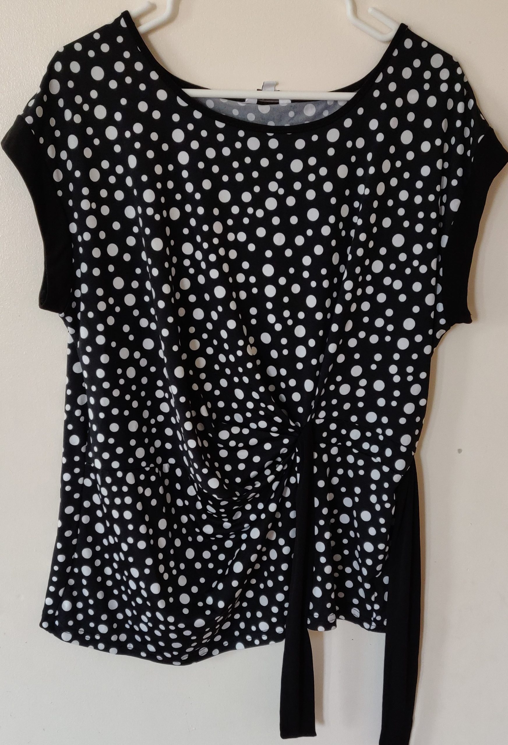 Black-white-dots